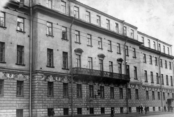 Здание школы в 1960-х годах