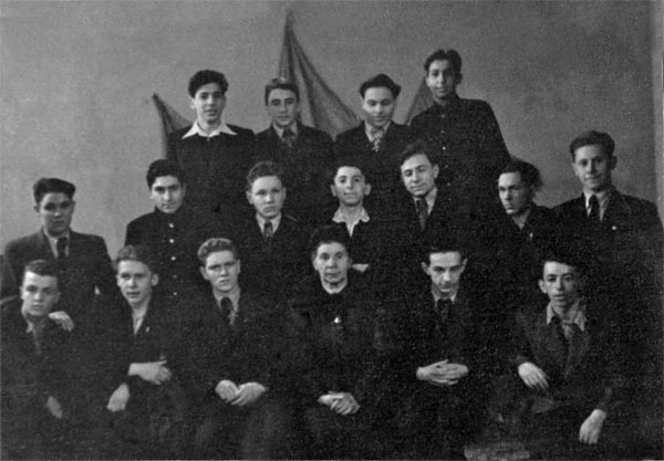 Е.К. Туссина с учениками